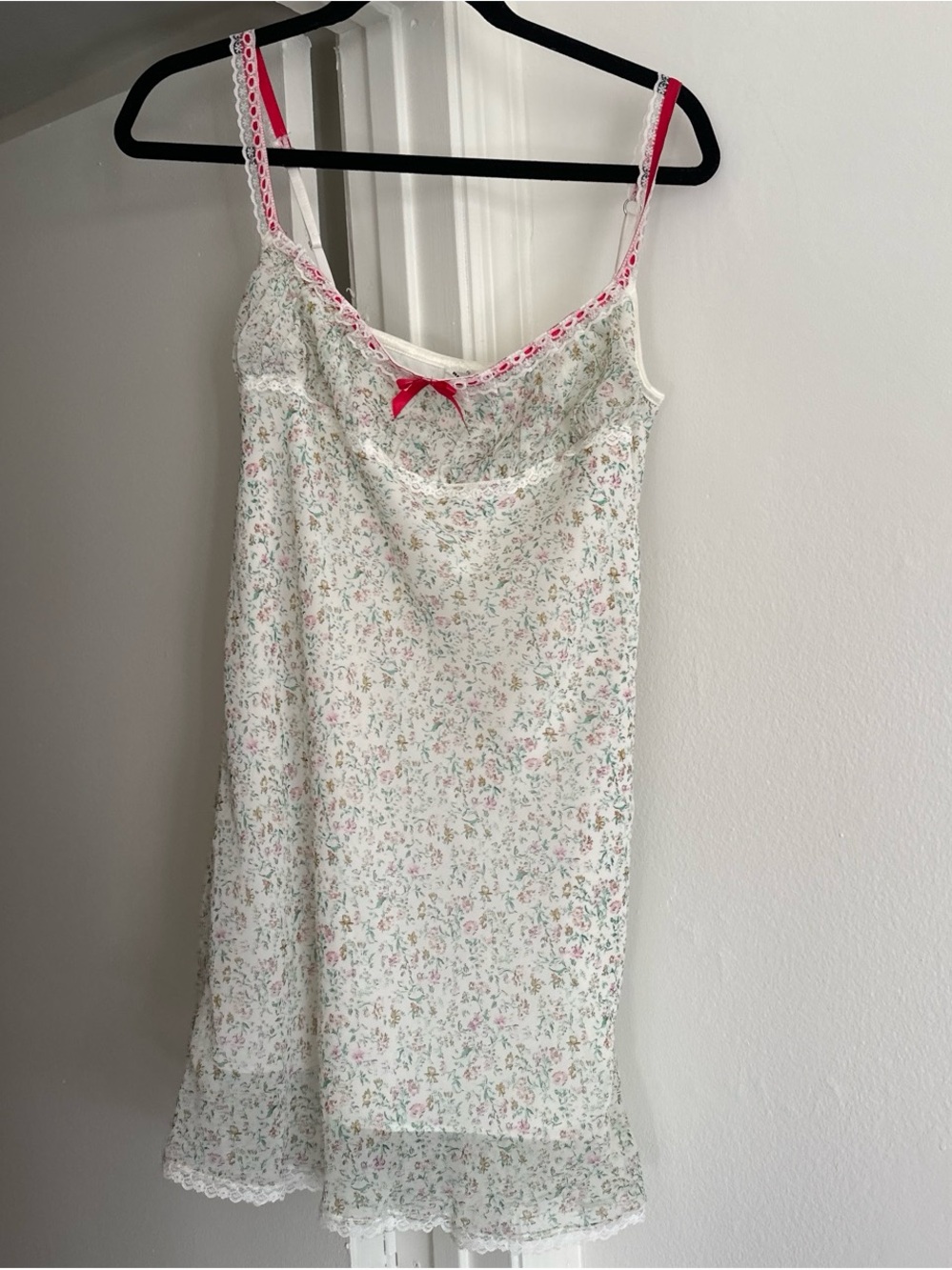 Unif Floral Lace-Trim Slip Dress - White with red Accents